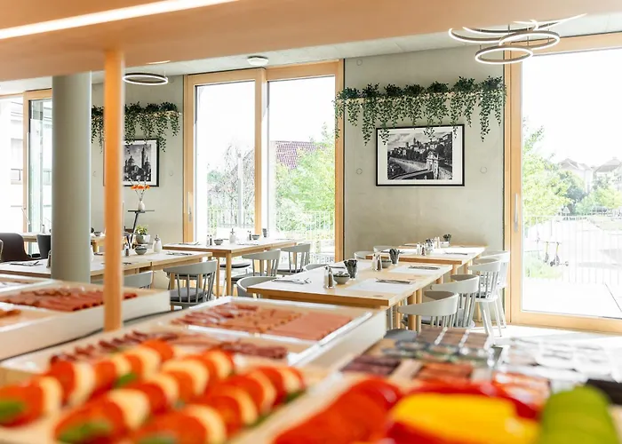 Hotel Bergamo Modern&zentral in Ludwigsburg Klimaanlage 3 Min zum Schloss WLAN Frühstück optional besonderes nachhaltiges Stadthotel in moderner Holzbauweise