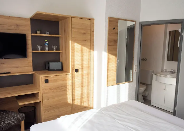 Cocco-Bello Smart Check-In Hotel